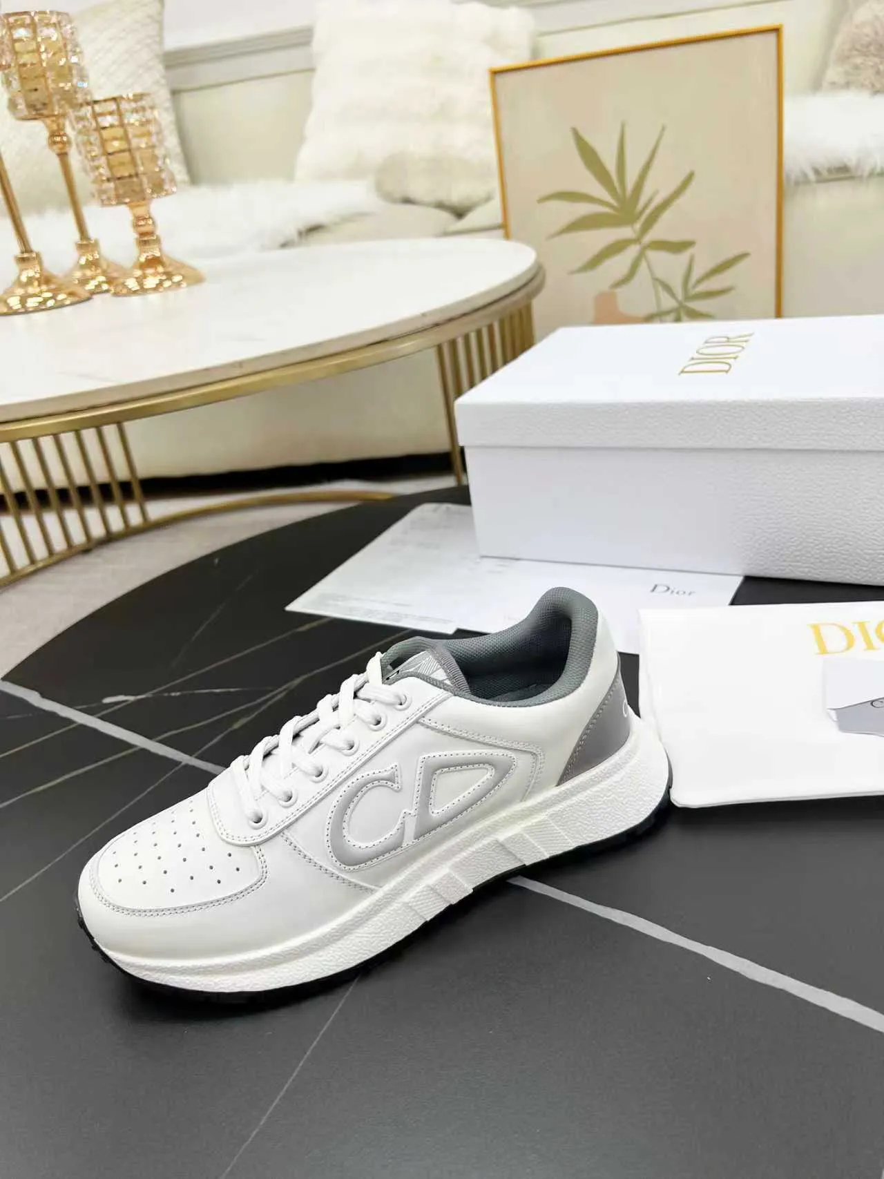 [Dior Dior] P: 640💰Couple model Size: Female: 35-40 (41 customized), male 39-44. (45 customized) 2025 Dior Dior autumn and winter new products🌹Fashion and trends coexist. Imported cowhide is customized one to one. Fabric; cowhide. Lining: Breathable mesh. Outsole: TPU.